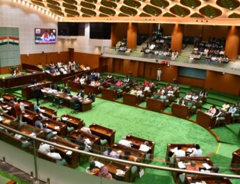 छत्तीसगढ़ विधानसभा में गिग वर्कर्स के मुद्दे पर गरमाई चर्चा: विधायक अजय चंद्राकर ने उठाए गंभीर सवाल, श्रम मंत्री ने दिया जवाब