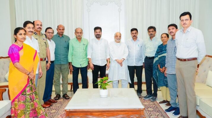 ‘देवजी’ के समर्पण से माओवाद के अंत का ऐलान… सवाल देवजी के साथ समर्पित माओवादियों के हथियार कहां हैं? ‘देवजी’ के समर्पण से माओवाद के अंत का ऐलान… सवाल देवजी के साथ समर्पित माओवादियों के हथियार कहां हैं?