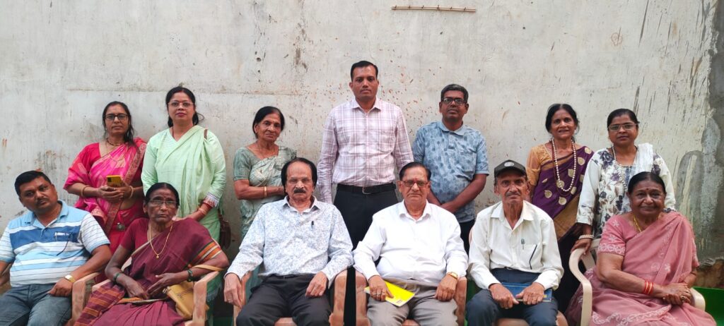 जगदलपुर में होली की रंगीन रचनाओं से खेली होली