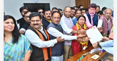 श्रीमती लक्ष्मी वर्मा एवं श्रीमती फूलो देवी नेताम ने राज्यसभा निर्वाचन के लिए नाम-निर्देशन पत्र भरा.