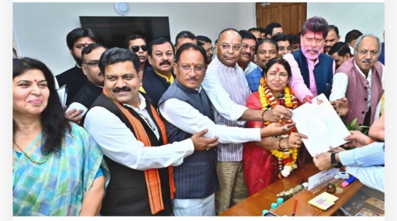 श्रीमती लक्ष्मी वर्मा एवं श्रीमती फूलो देवी नेताम ने राज्यसभा निर्वाचन के लिए नाम-निर्देशन पत्र भरा.